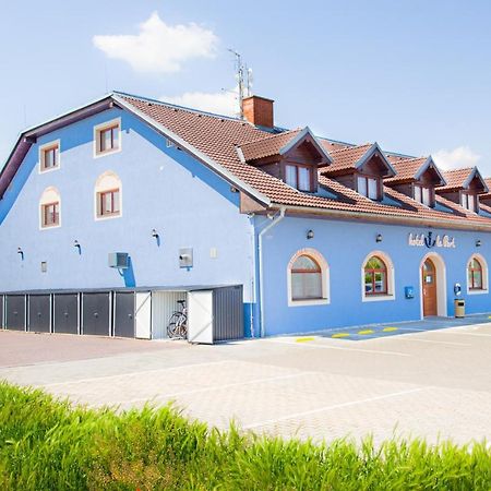 La Port Hotel Znojmo Exterior photo