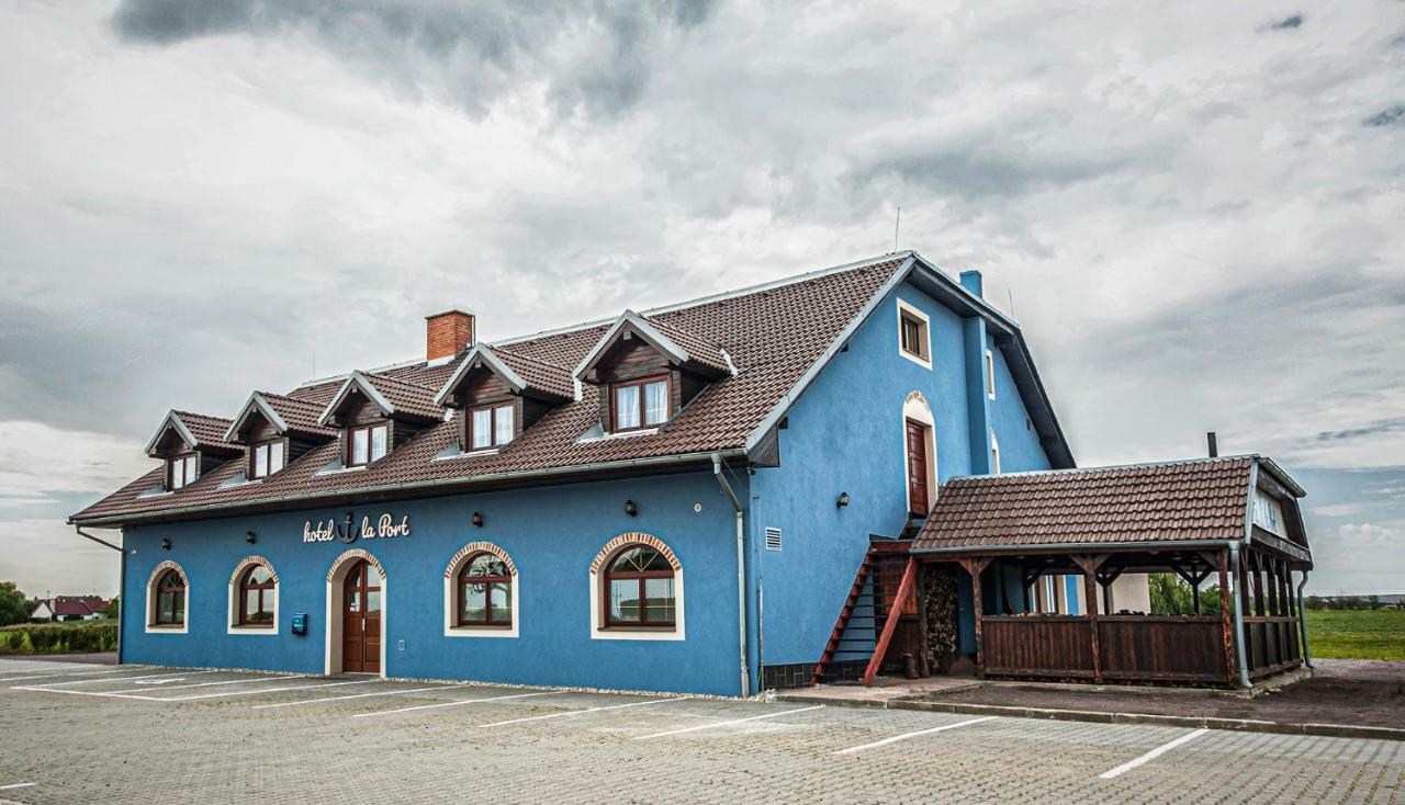 La Port Hotel Znojmo Exterior photo
