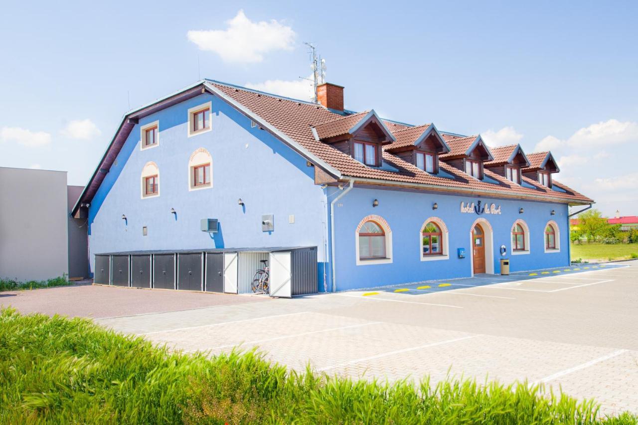 La Port Hotel Znojmo Exterior photo